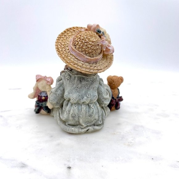 Boyds Yesterday's Child Figurine Julia "Home Again" #3520 1997 Series 9 - Picture 3 of 12